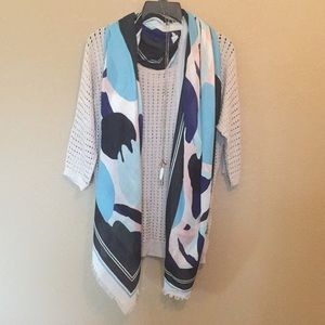 EXPRESS💋 perforated top 3/4 sleeve size S